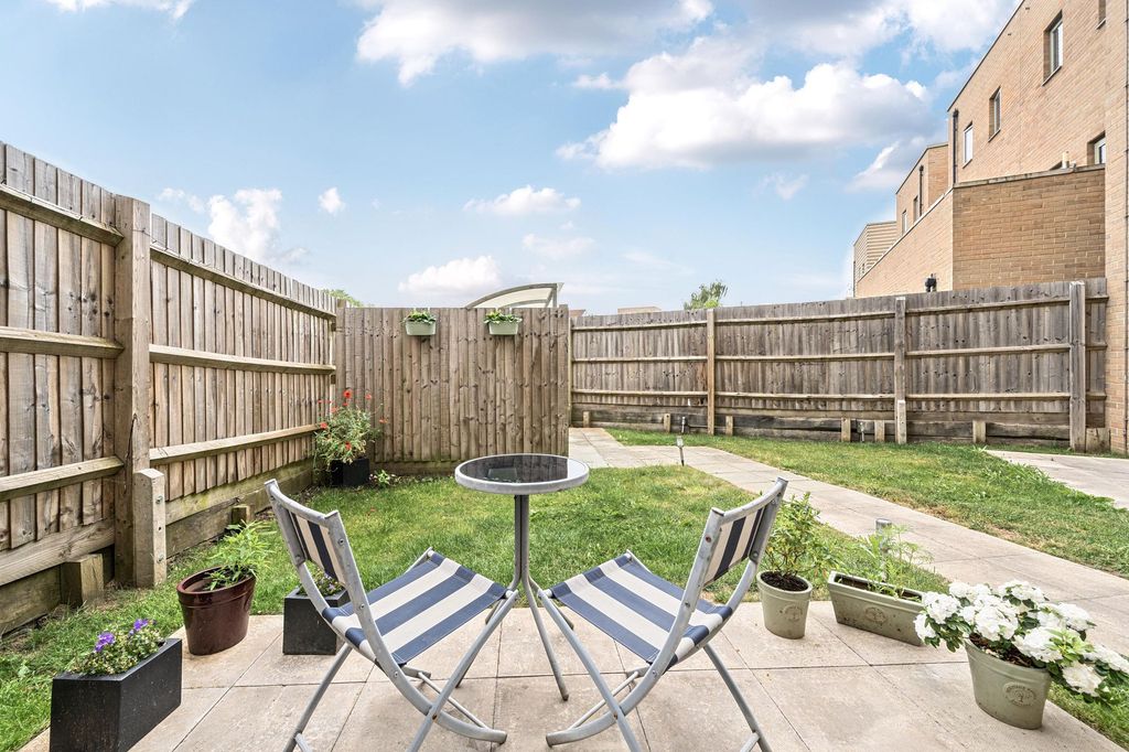 Property photo 2 of 18 Garden