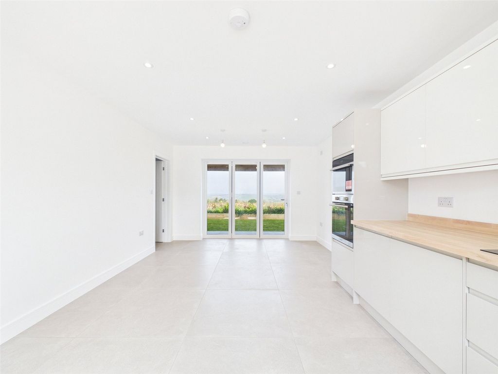 Property photo 3 of 18 Picture No. 07