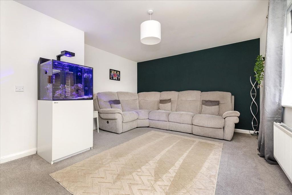 Property photo 2 of 31