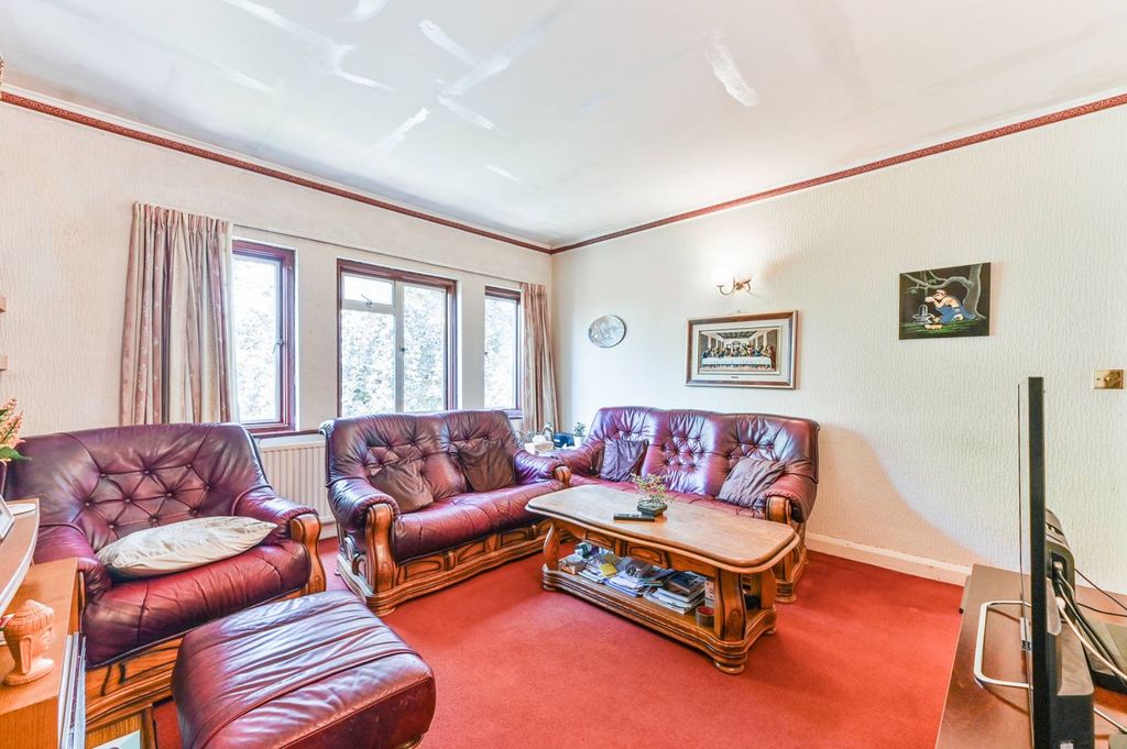 Property photo 3 of 11