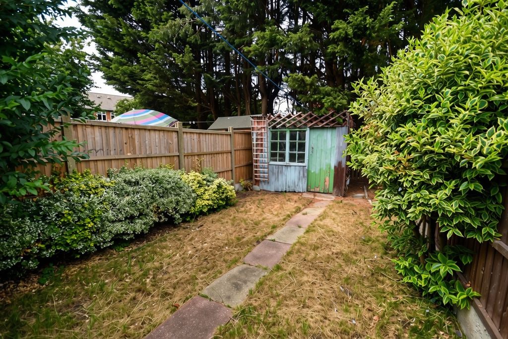 Property photo 2 of 9 Garden