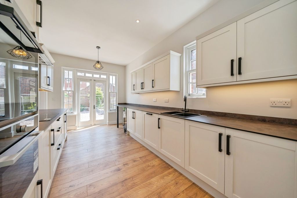 Property photo 3 of 26 Kitchen
