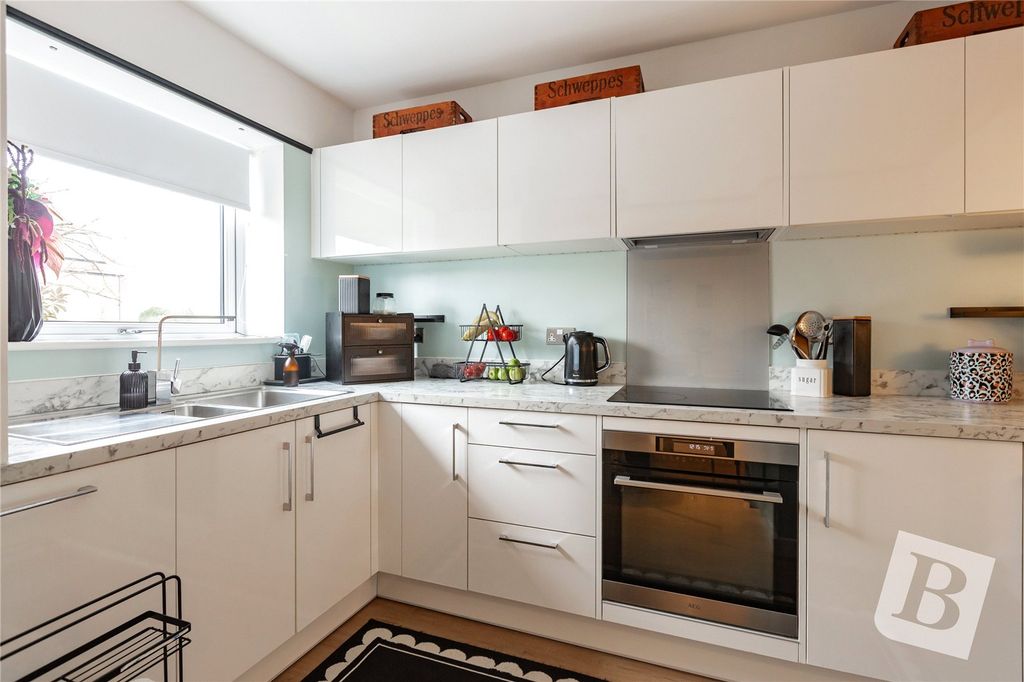 Property photo 3 of 16 Kitchen