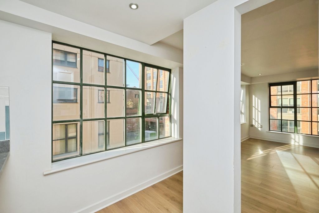 Property photo 3 of 15 Pbox-Img.Jpg