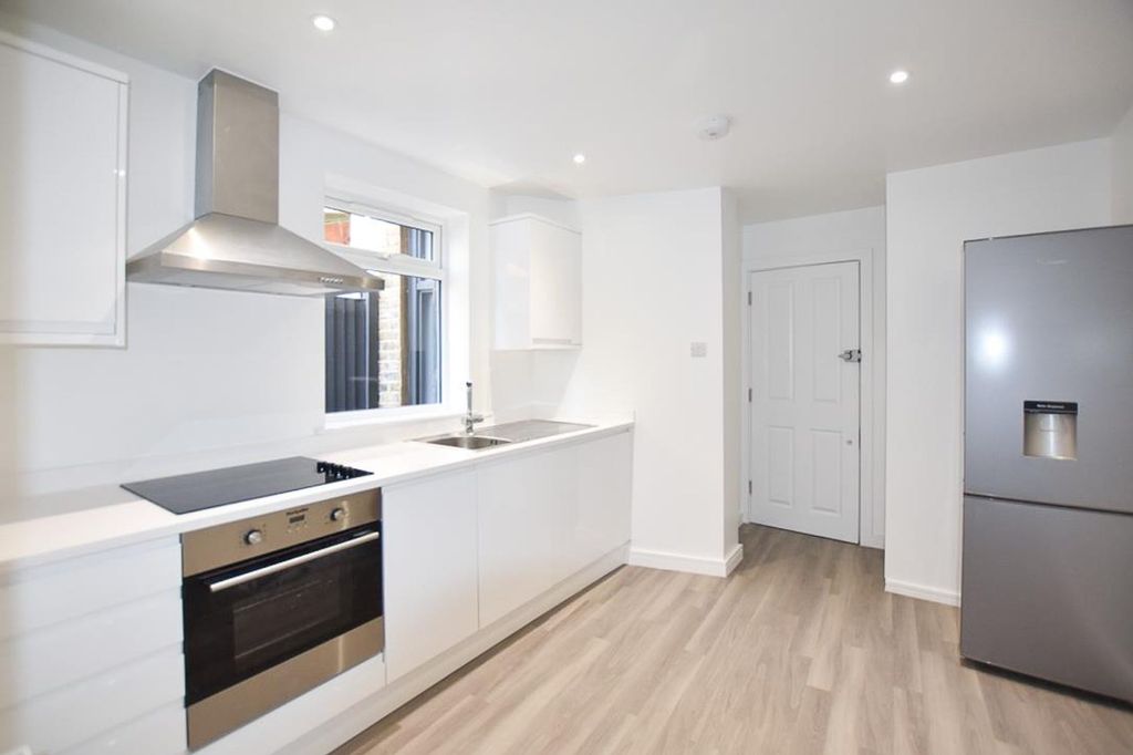 Property photo 2 of 8 Kitchen