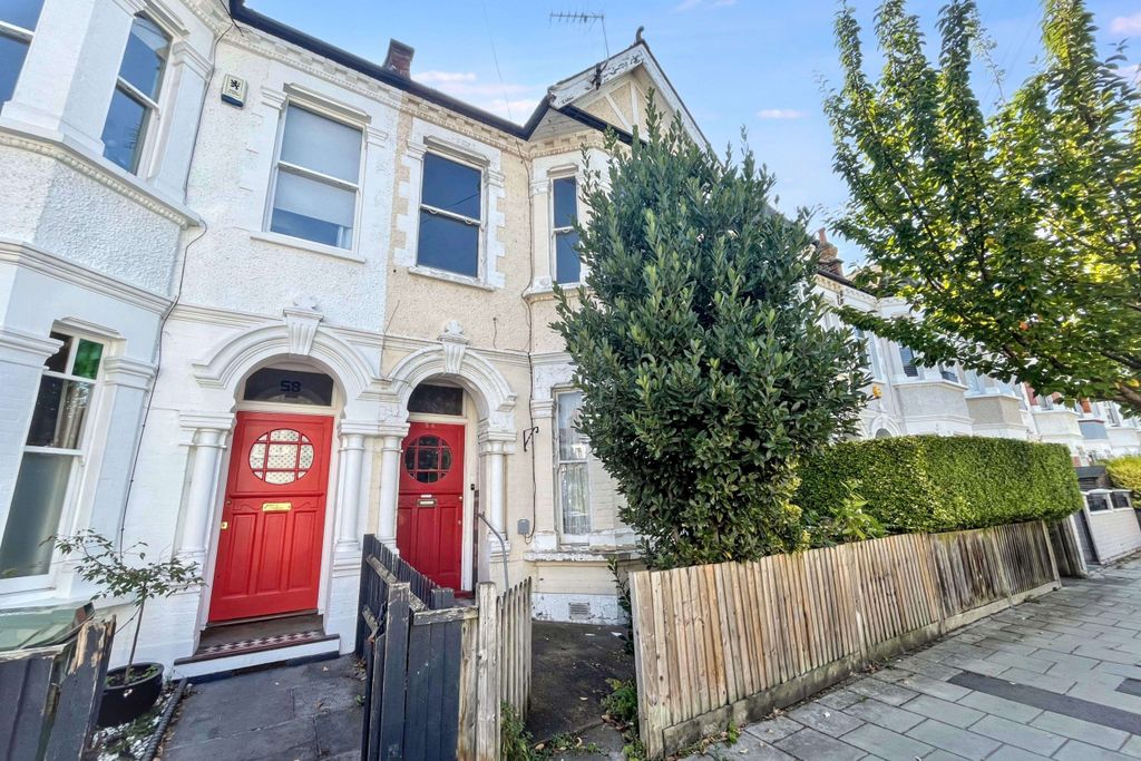 Property photo 3 of 31 56 Englewood Road, Clapham South, London Sw12 9Ny