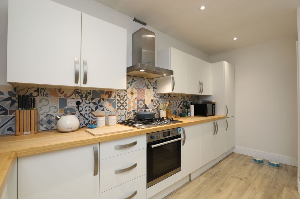 Property photo 3 of 27