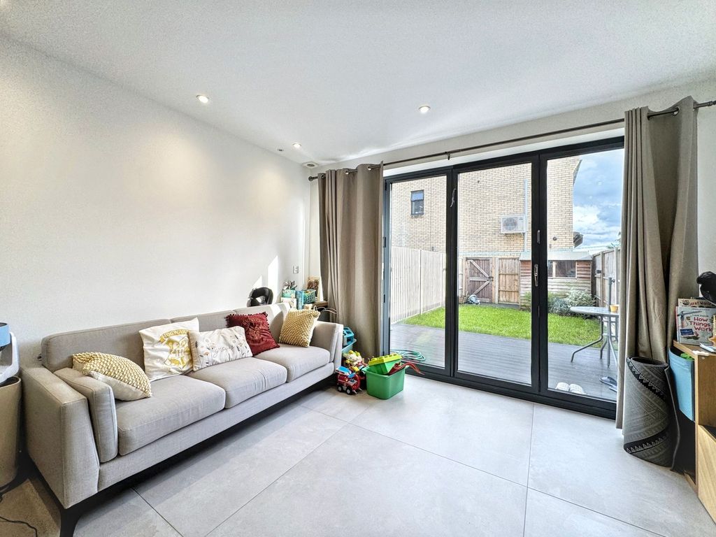 Property photo 3 of 15 Double Bedroom