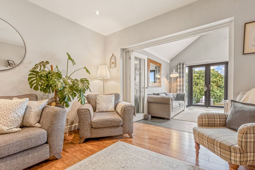 Property photo 3 of 23