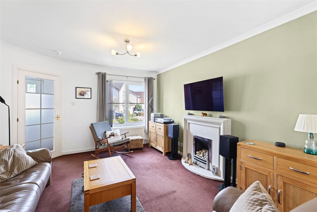 Property photo 2 of 21 Living Room