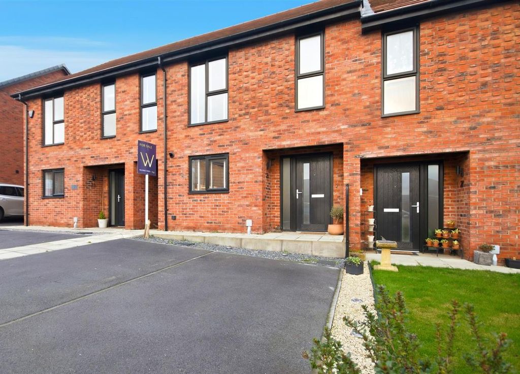 Property photo 1 of 16 Front