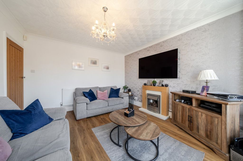 Property photo 3 of 18 1524835-11-1A0c93...