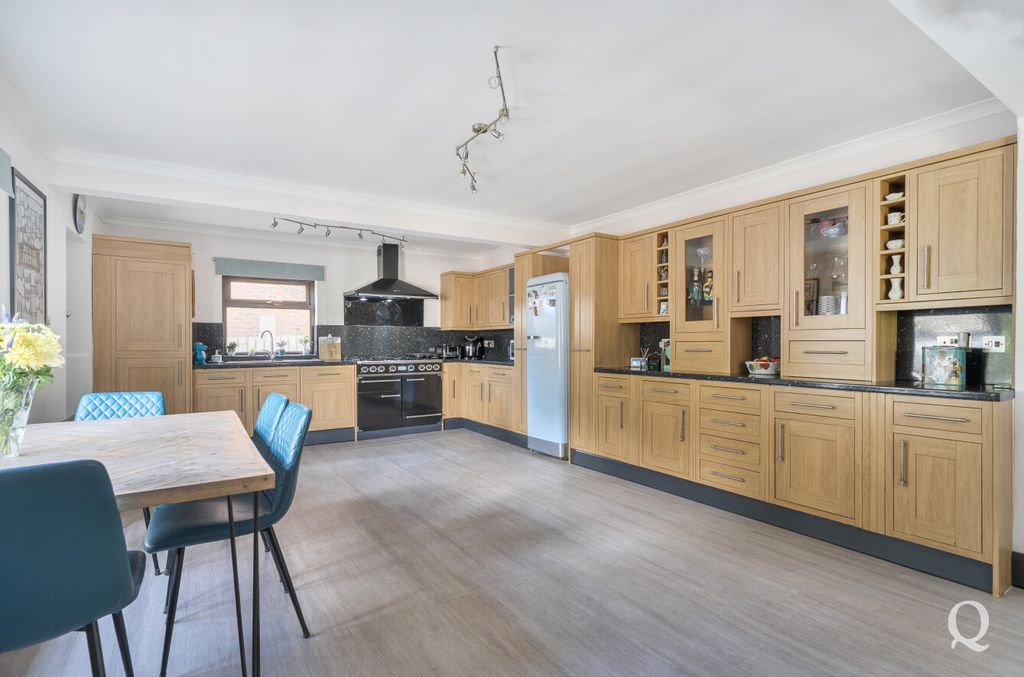 Property photo 3 of 47 55230B70-611E-45F...