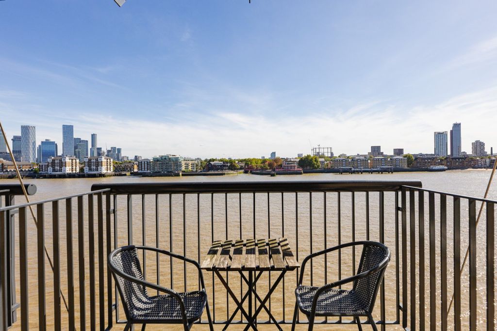 Property photo 2 of 16 Picture No. 11