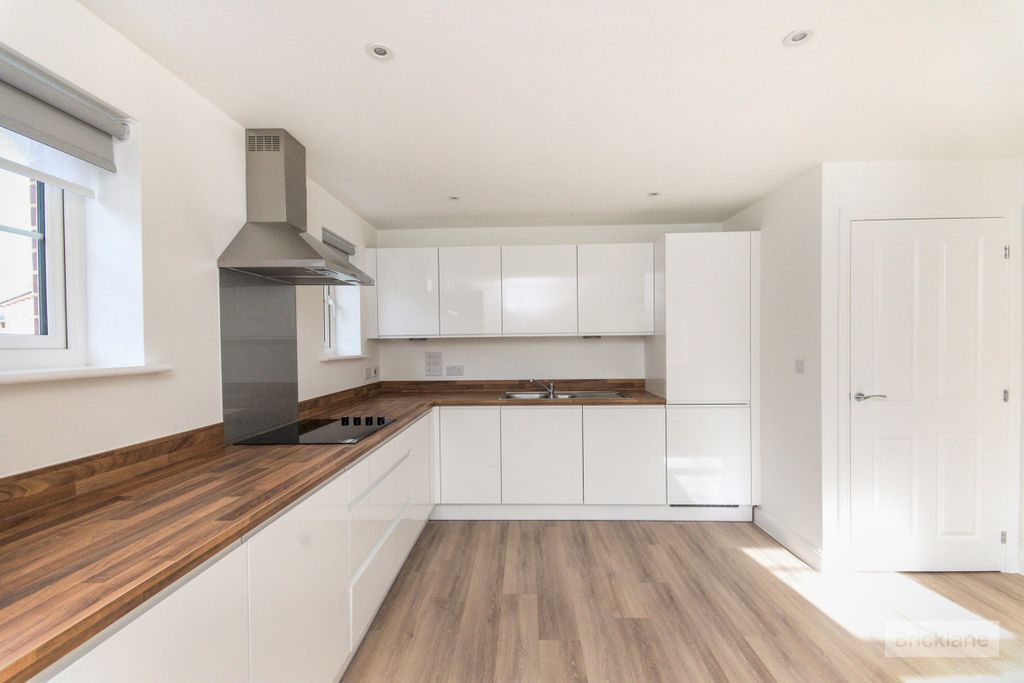 Property photo 3 of 14 Kitchen