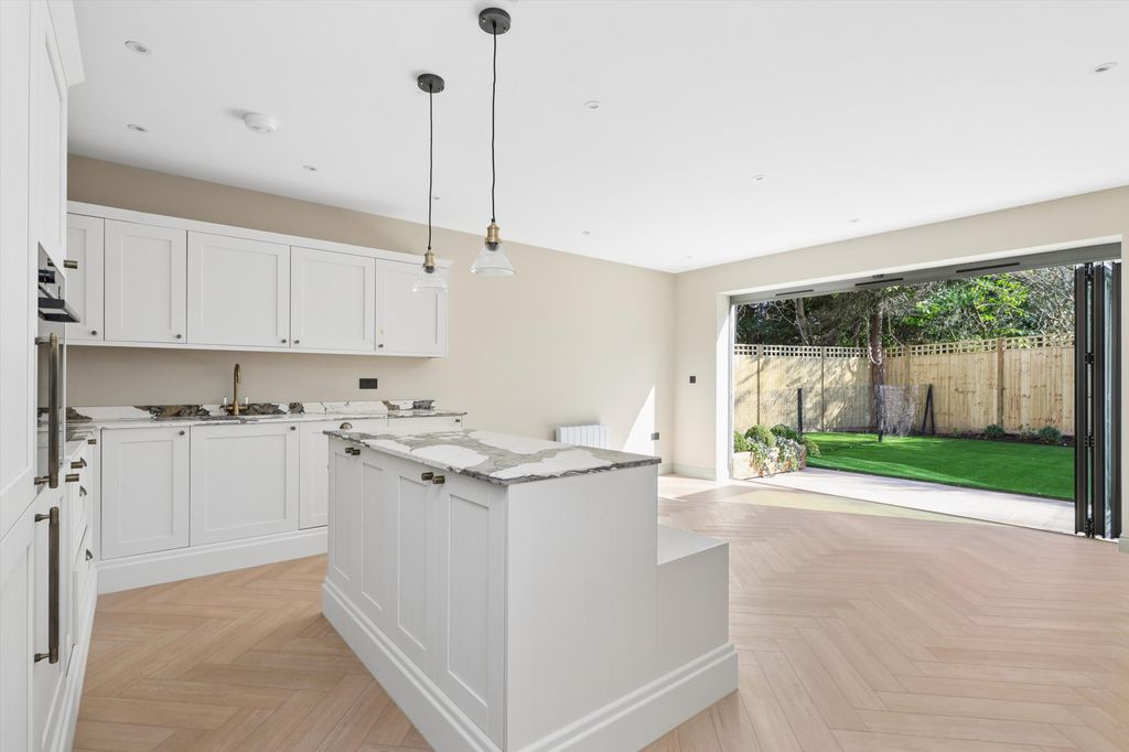 Property photo 3 of 12 Image