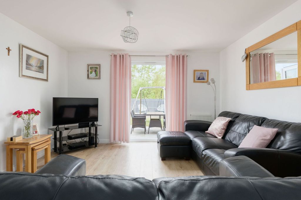 Property photo 2 of 30