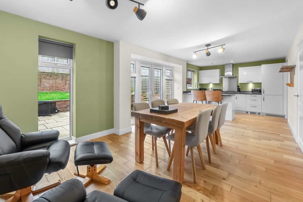 Property photo 2 of 17 Kitchen Diner