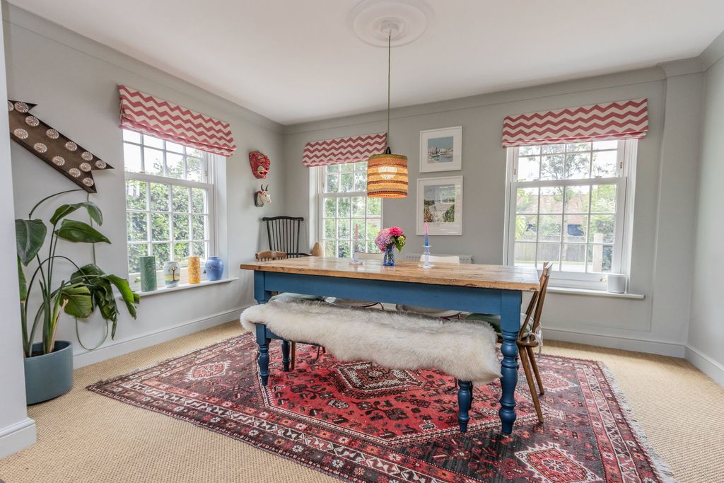 Property photo 2 of 31