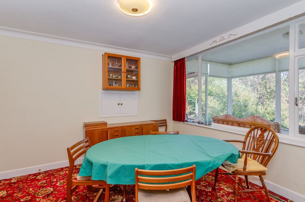 Property photo 3 of 28