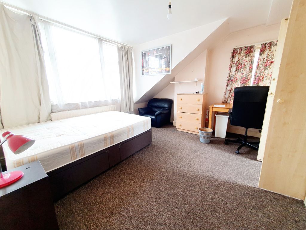 Property photo 2 of 4