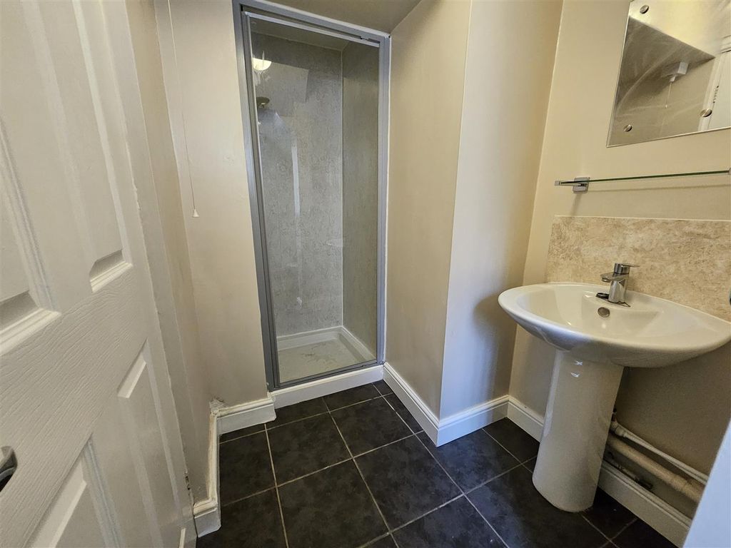 Property photo 3 of 9 Bathroom