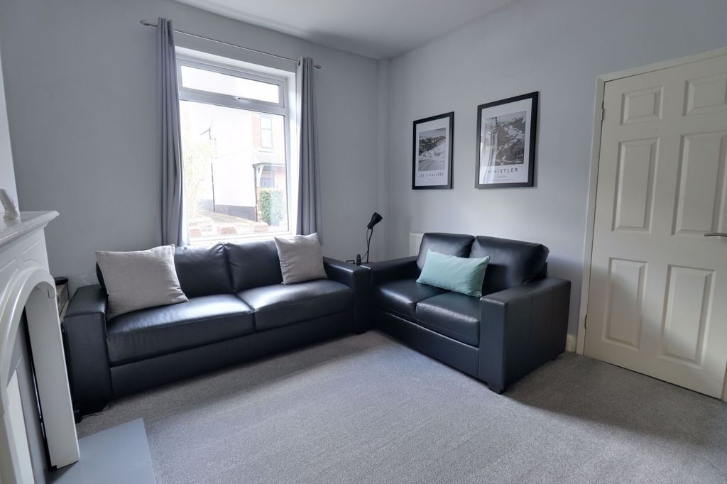 Property photo 3 of 14 Living Room