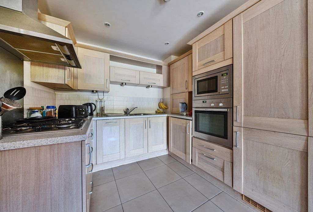 Property photo 2 of 10 8-682328F0Ec12E-1...