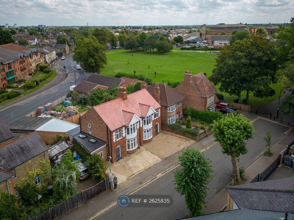 Property photo 3 of 35 Location Is On A Quiet Cul De Sac