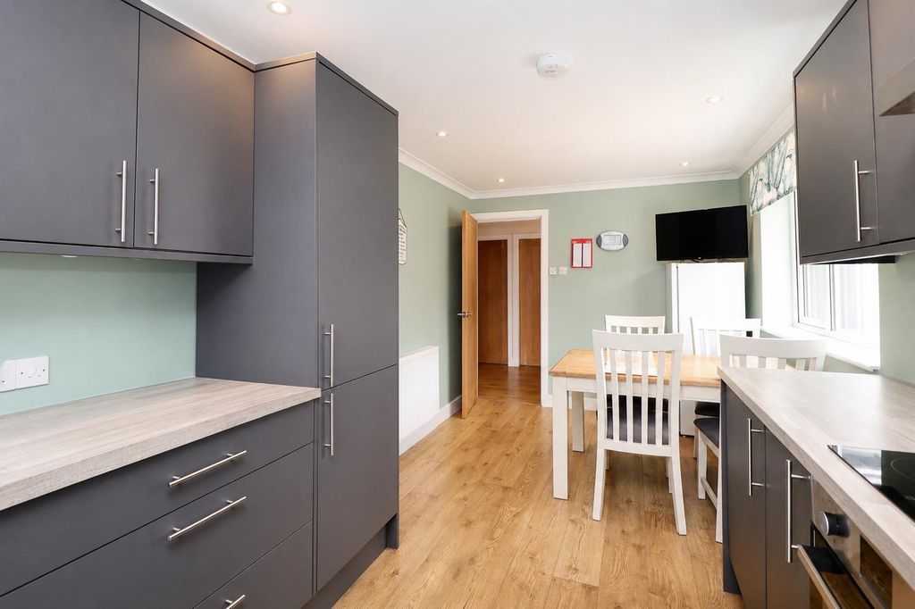 Property photo 3 of 14 410A0220-Eed9-48Db-A231-Effc44F864c9.Png