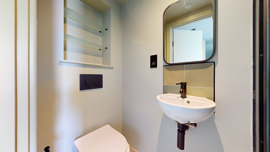 Property photo 3 of 21 Bathroom