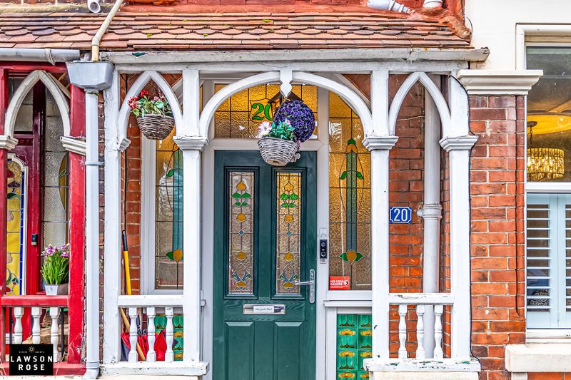 Property photo 3 of 32 .