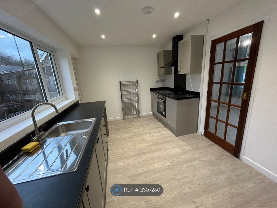 Property photo 2 of 23