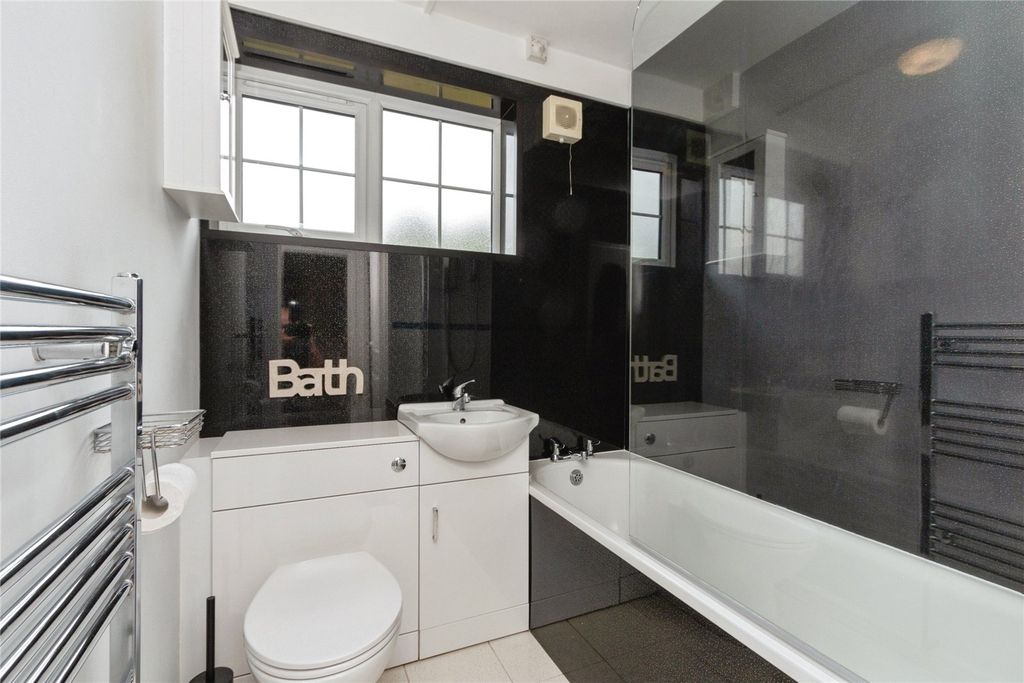 Property photo 3 of 13 Picture No. 02