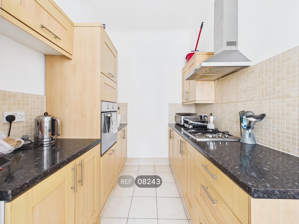 Property photo 2 of 11 Kitchen