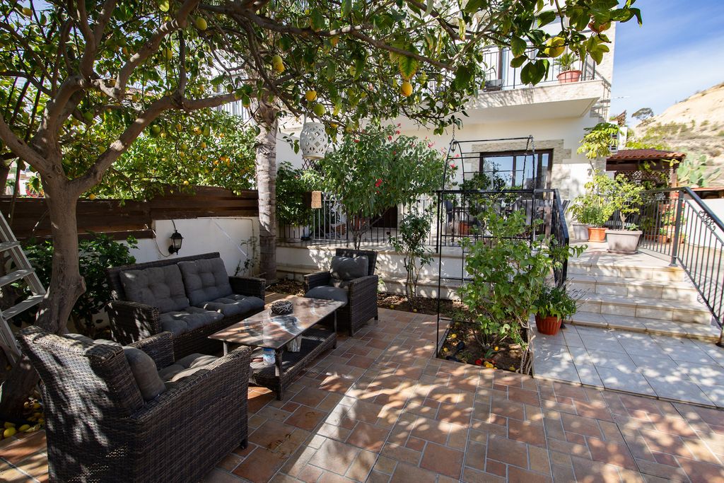 Property photo 1 of 30