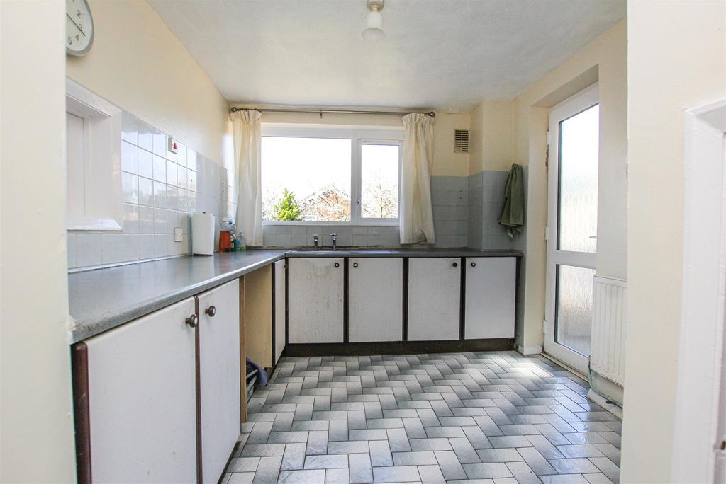 Property photo 3 of 14 Kitchen