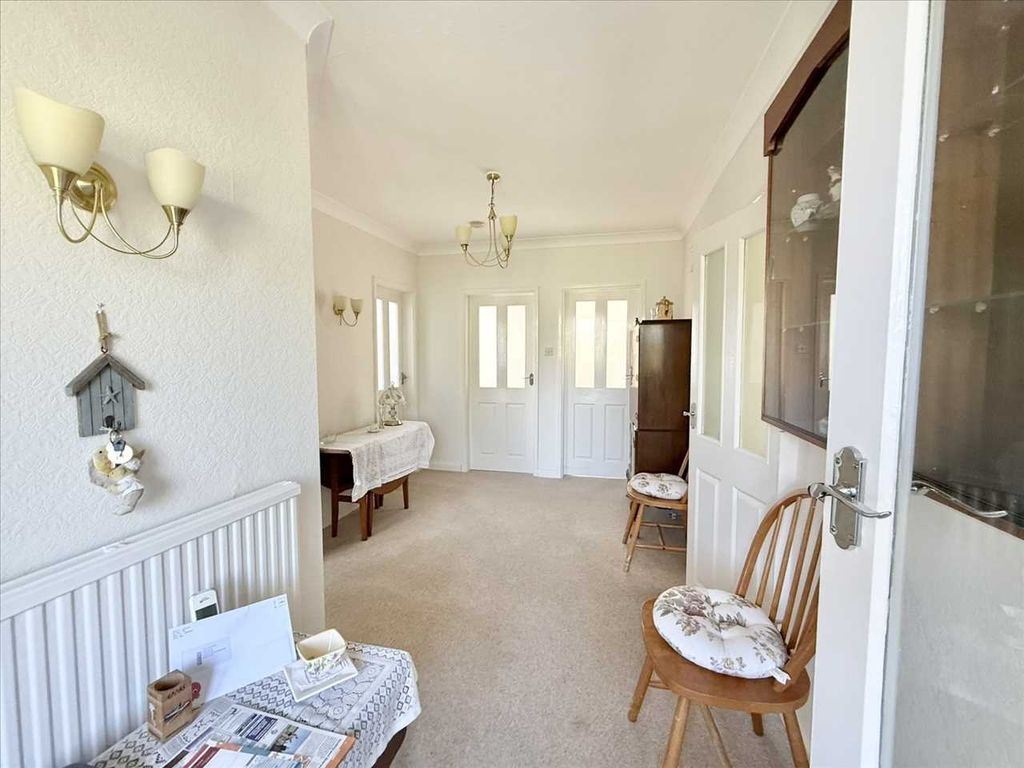 Property photo 3 of 22 Entrance Hallway