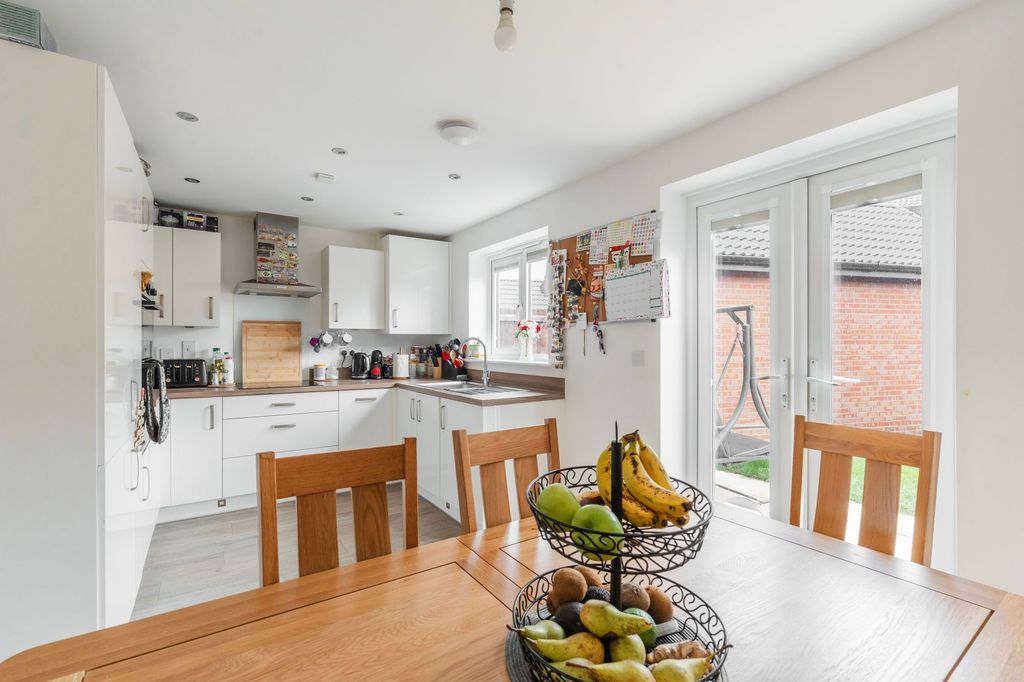 Property photo 2 of 16