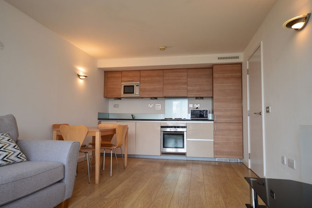 Property photo 1 of 11 2 Double Bedroom Apartment To Rent