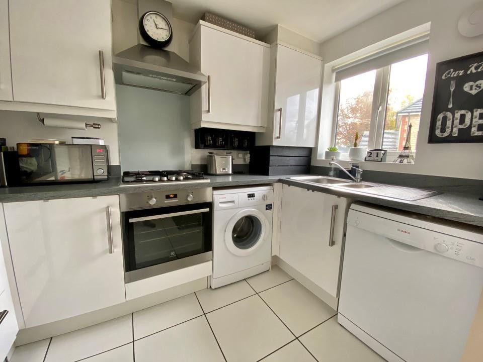 Property photo 3 of 8 Kitchen