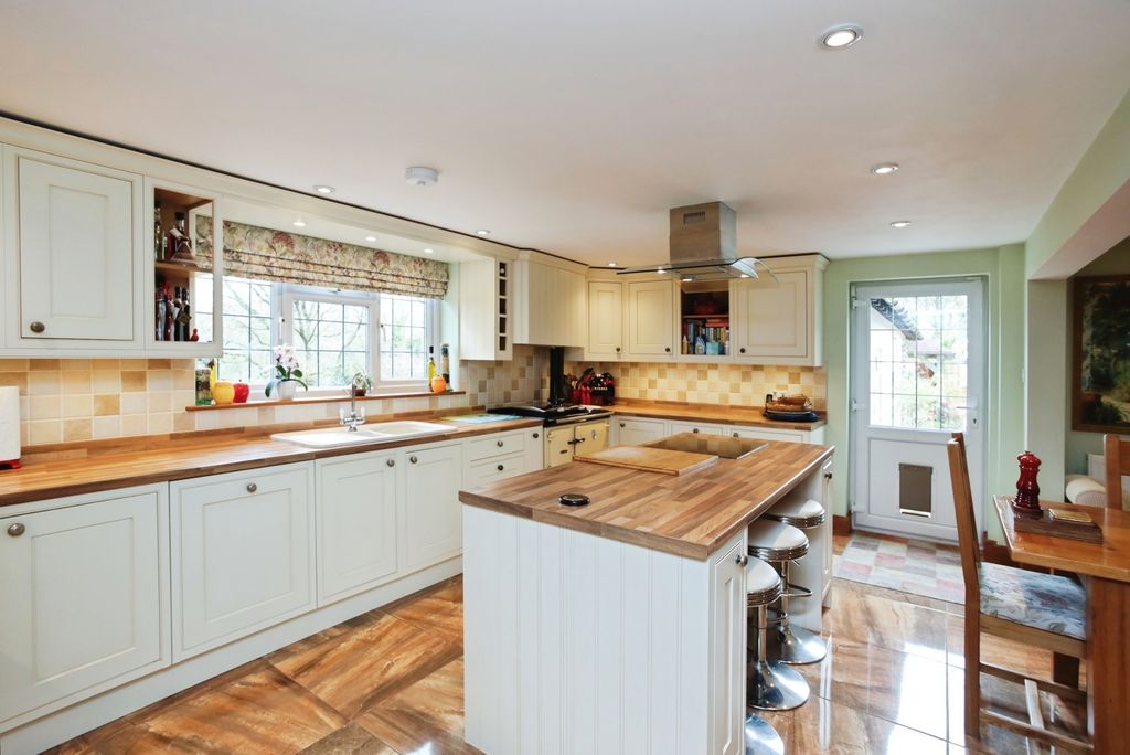 Property photo 2 of 23 Pbox-Img.Jpg