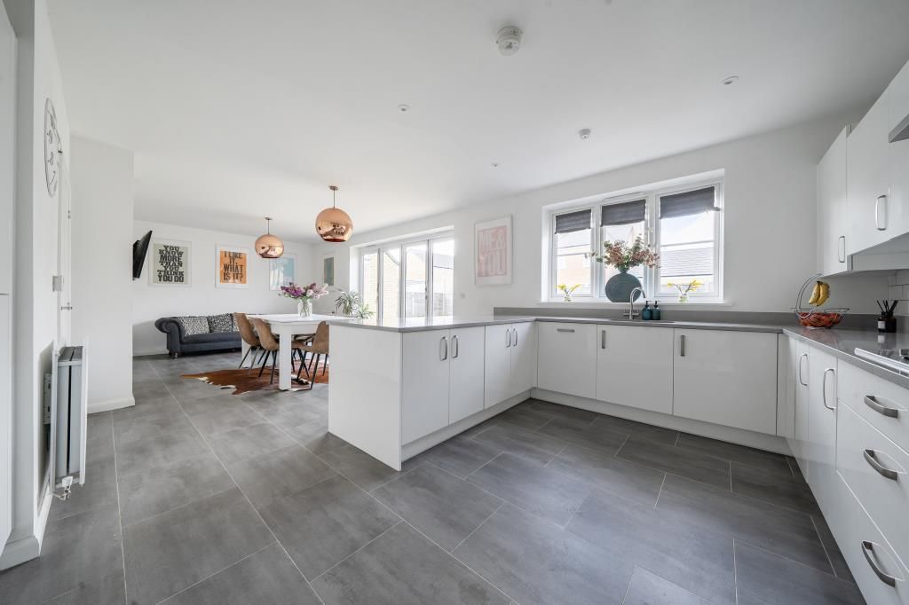 Property photo 3 of 20 Kitchen