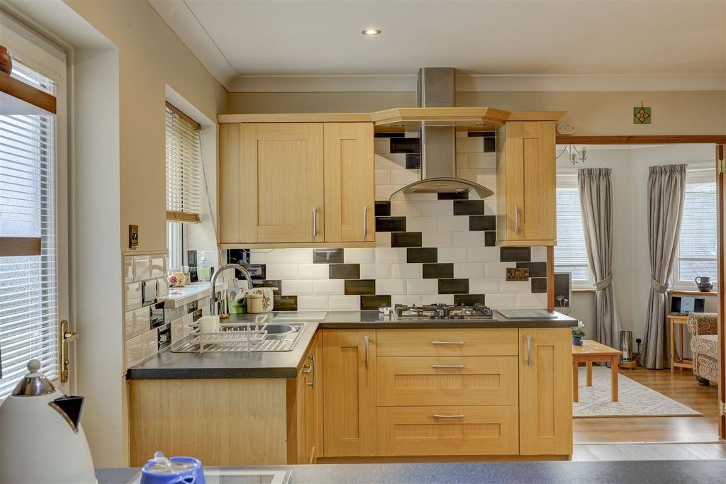 Property photo 3 of 40 Kitchen Diner