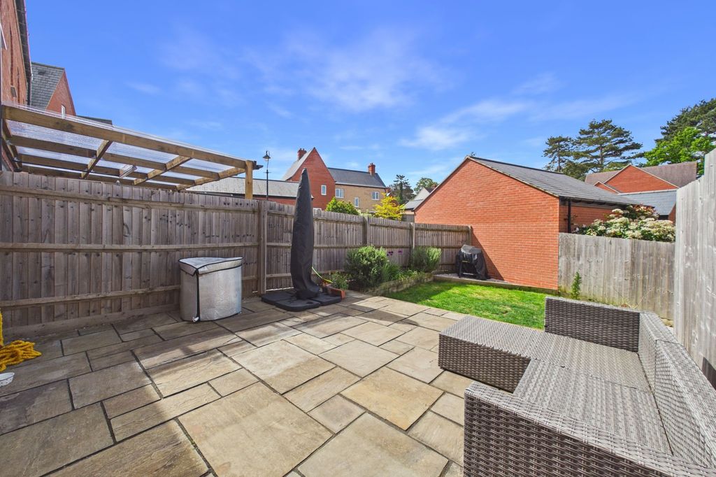 Property photo 3 of 32