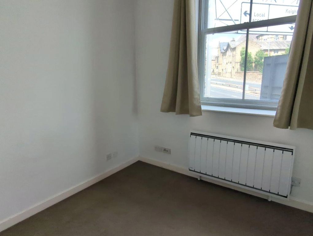 Property photo 2 of 6 Picture No. 11