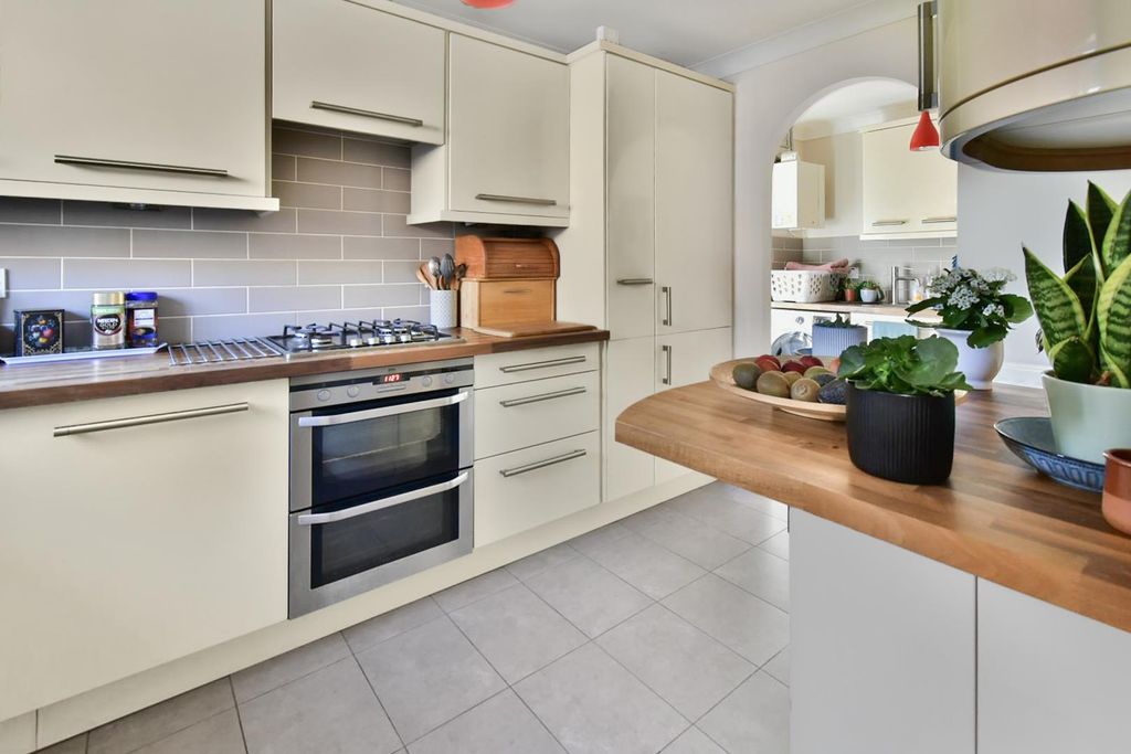 Property photo 2 of 15 Kitchen