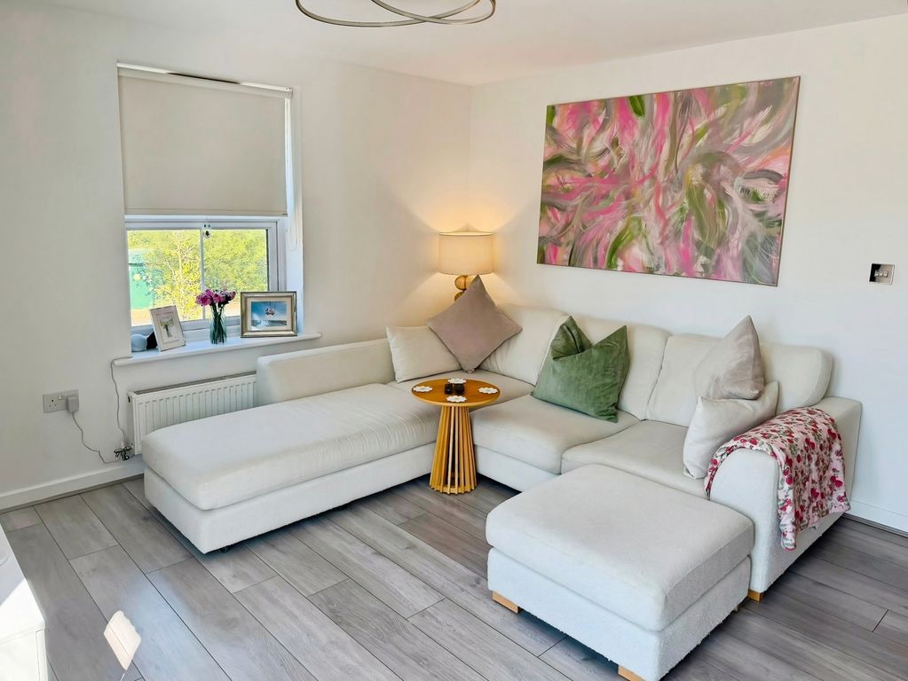 Property photo 2 of 11 Pbox-Img.Jpg