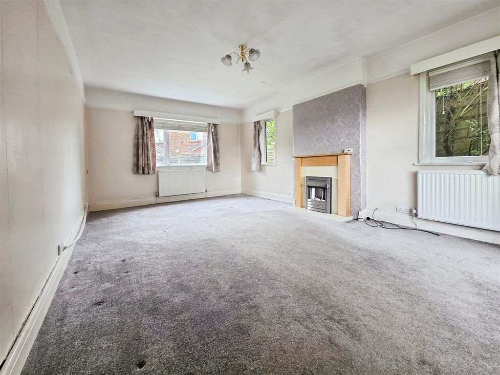 Property photo 3 of 22 Living/Dining Room