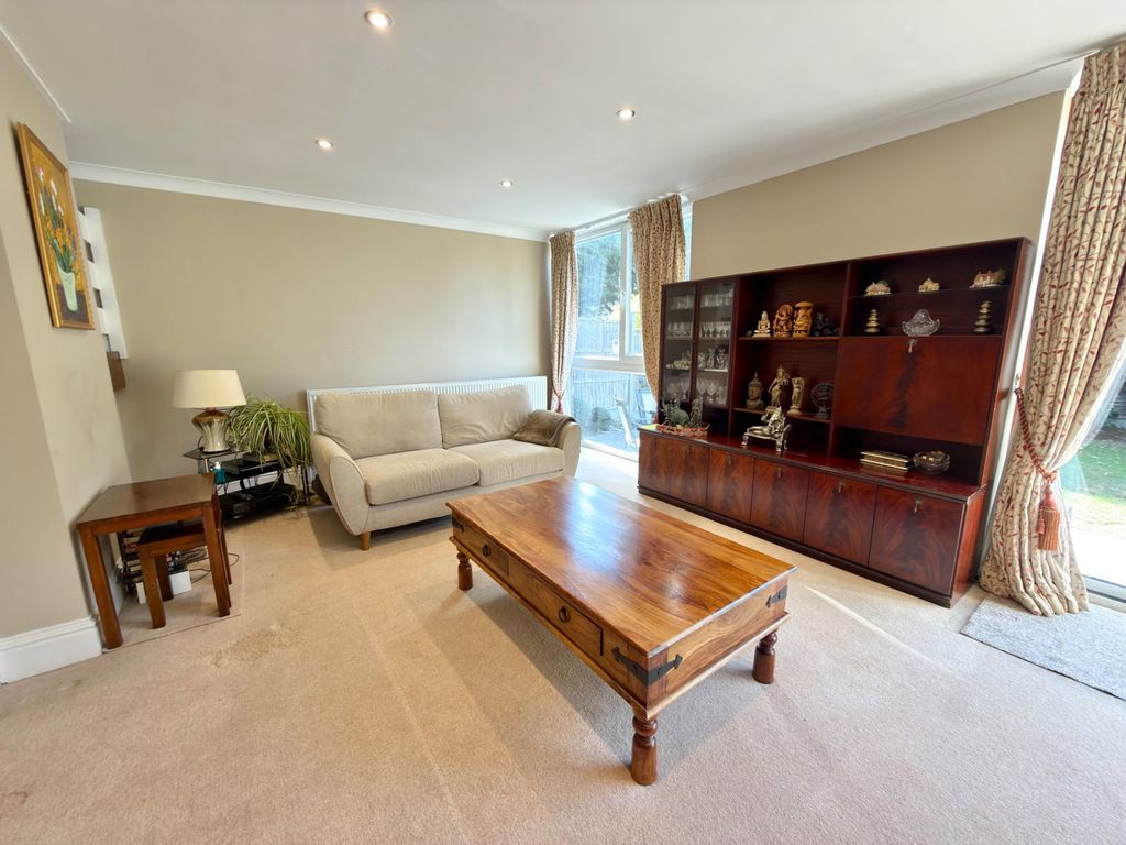 Property photo 3 of 27